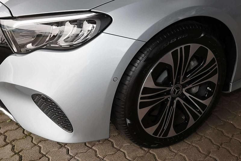 Gebraucht Mercedes E300 Avantgarde 204 PS (150 kW) 2024 Metalliclack hightechsilber Kombi