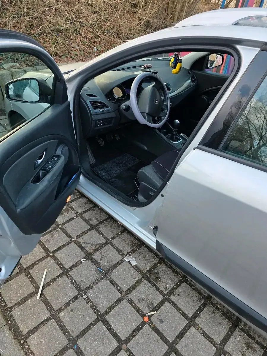 Używany Renault Mégane 2009 Srebrny Sedan/Limuzyna
