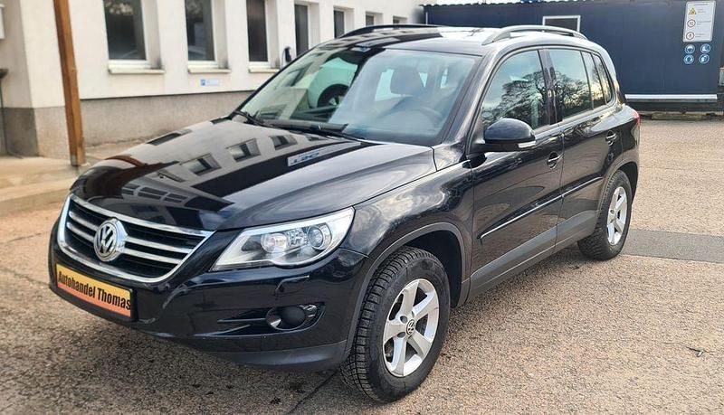 Schwarz Gebraucht 2008 VW Tiguan Track & Field SUV | 8.899 € (Etwas zu teuer) - Bild 1/4