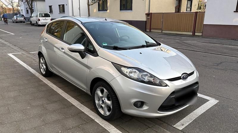 Gebraucht Ford Fiesta 82 PS (60 kW) 2011 Silber Kleinwagen