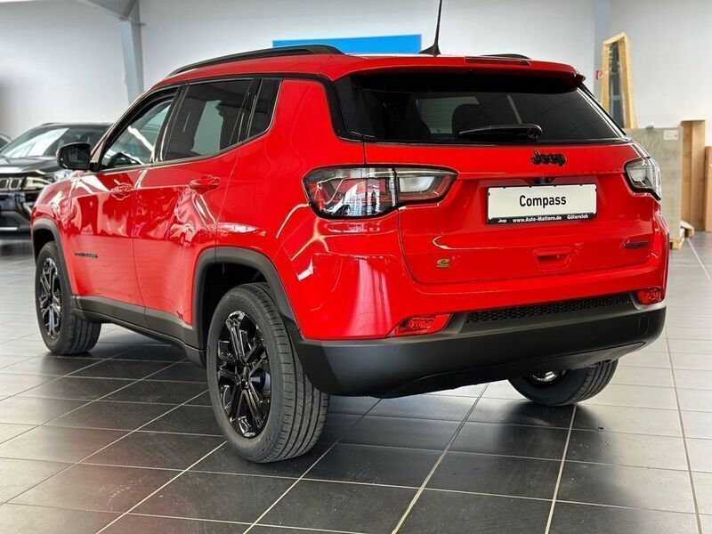 Gebraucht Jeep Compass Night Eagle 131 PS (96 kW) 2023 Rot SUV