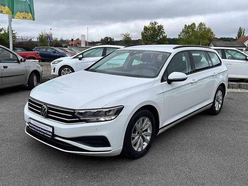 Weiß Gebraucht 2021 VW Passat Kombi | 23.950 € (Guter Preis) - Bild 1/4