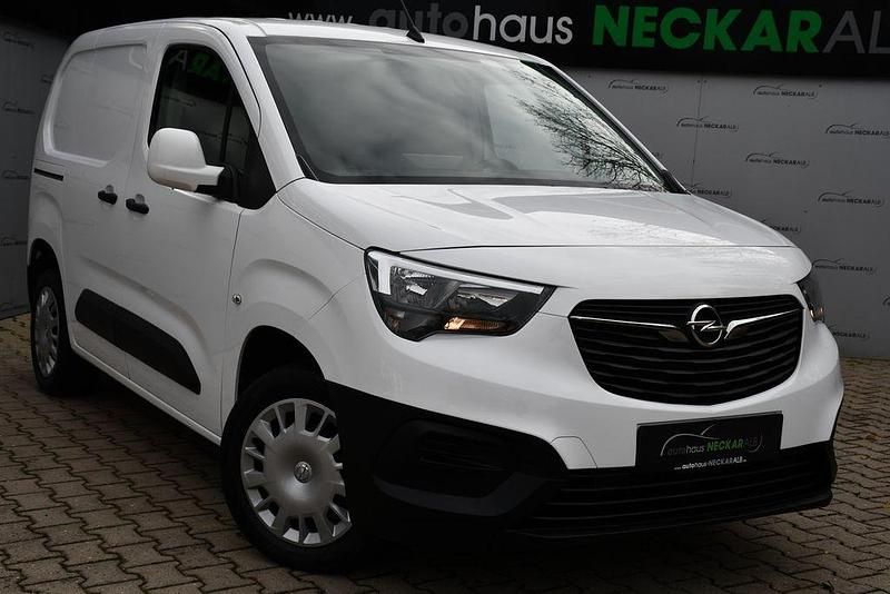 Weiß Gebraucht 2020 Opel Combo Edition Van / Kleinbus | 13.480 € (Guter Preis) - Bild 1/4