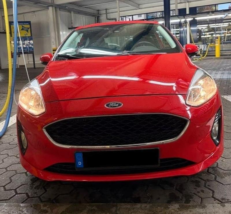 Gebraucht Ford Fiesta Cool & Connect 101 PS (74 kW) 2018 Rot Kleinwagen