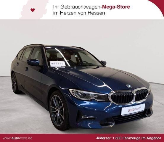 Phytonicblau metallic Gebraucht 2020 BMW 330 Sport Line Kombi | 26.289 € (Fairer Preis) - Bild 1/4