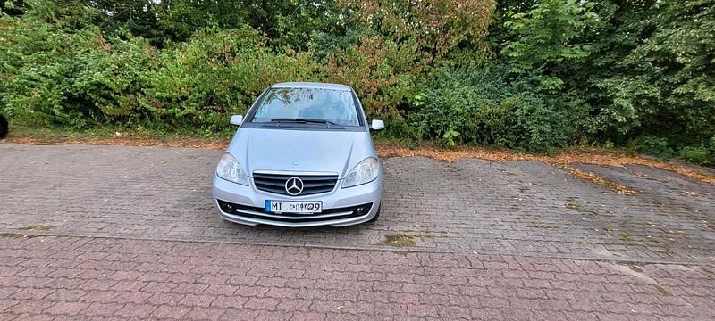 Silber Gebraucht 2009 Mercedes A180 Kleinwagen | 1.300 € (Superpreis) - Bild 1/4
