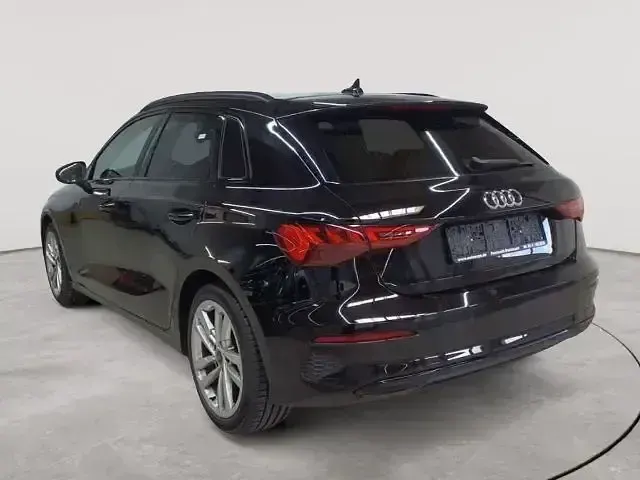 Używany Audi A3 Ambiente 150 KM (110 kW) 2023 Czarny Sedan/Limuzyna