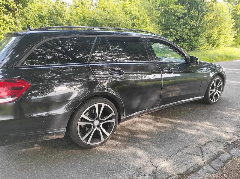 Gebraucht Mercedes E220 170 PS (125 kW) 2017 Schwarz Kombi