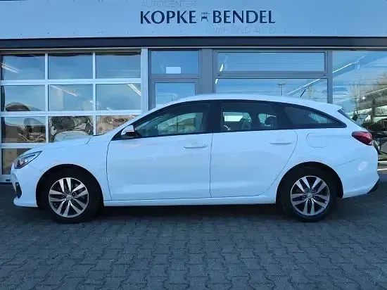 Gebraucht Hyundai i30 Trend 120 PS (88 kW) 2018 Polar white Kombi