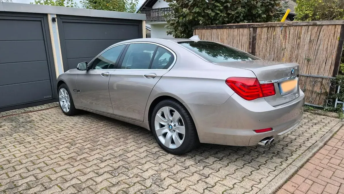 Gebraucht BMW 730 245 PS (180 kW) 2009 Silber Limousine