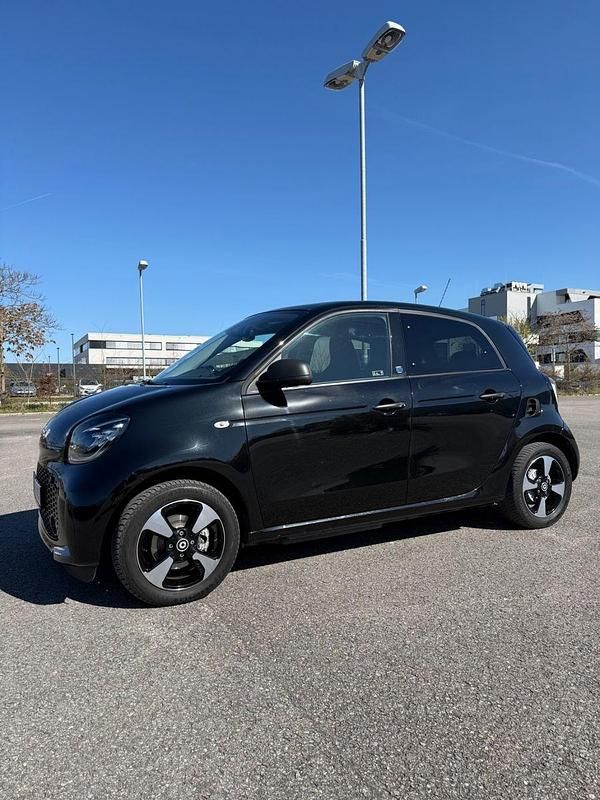 Gebraucht Smart ForFour Electric Drive 60 kW (82 PS) 2021 Schwarz Kleinwagen