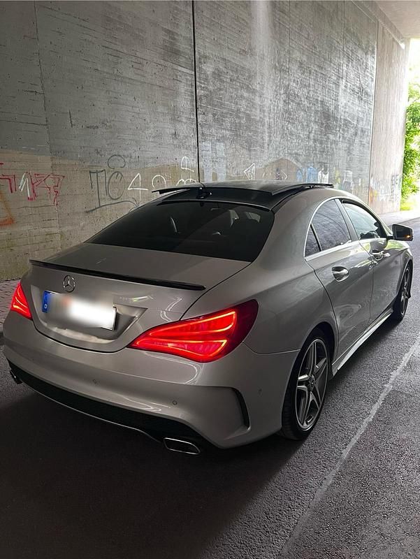 Grau Gebraucht 2015 Mercedes 200 AMG Limousine | 14.200 € - Bild 1/4