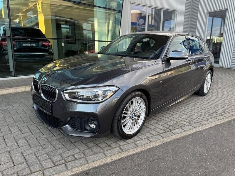 Grau Gebraucht 2018 BMW 118 M Sport Kleinwagen | 13.500 € (Superpreis) - Bild 1/4