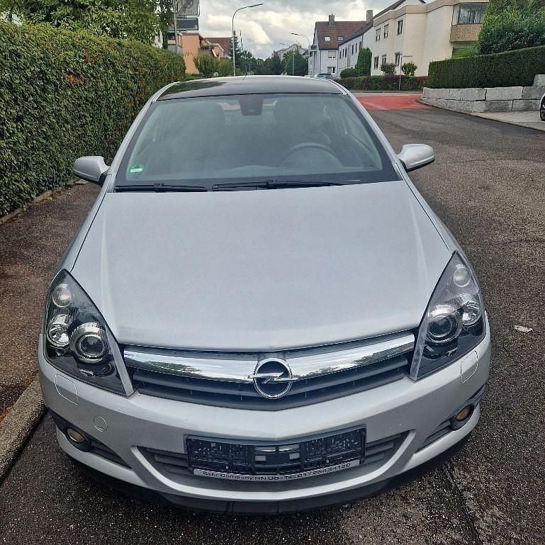 Silber Gebraucht 2005 Opel Astra GTC Limousine | 2.990 € (Fairer Preis) - Bild 1/4