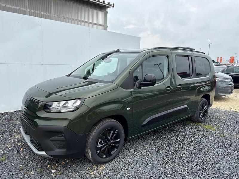 Grün toscana met 550 Neu 2025 Fiat Doblò Style Van / Kleinbus | 27.379 € (Fairer Preis) - Bild 1/4