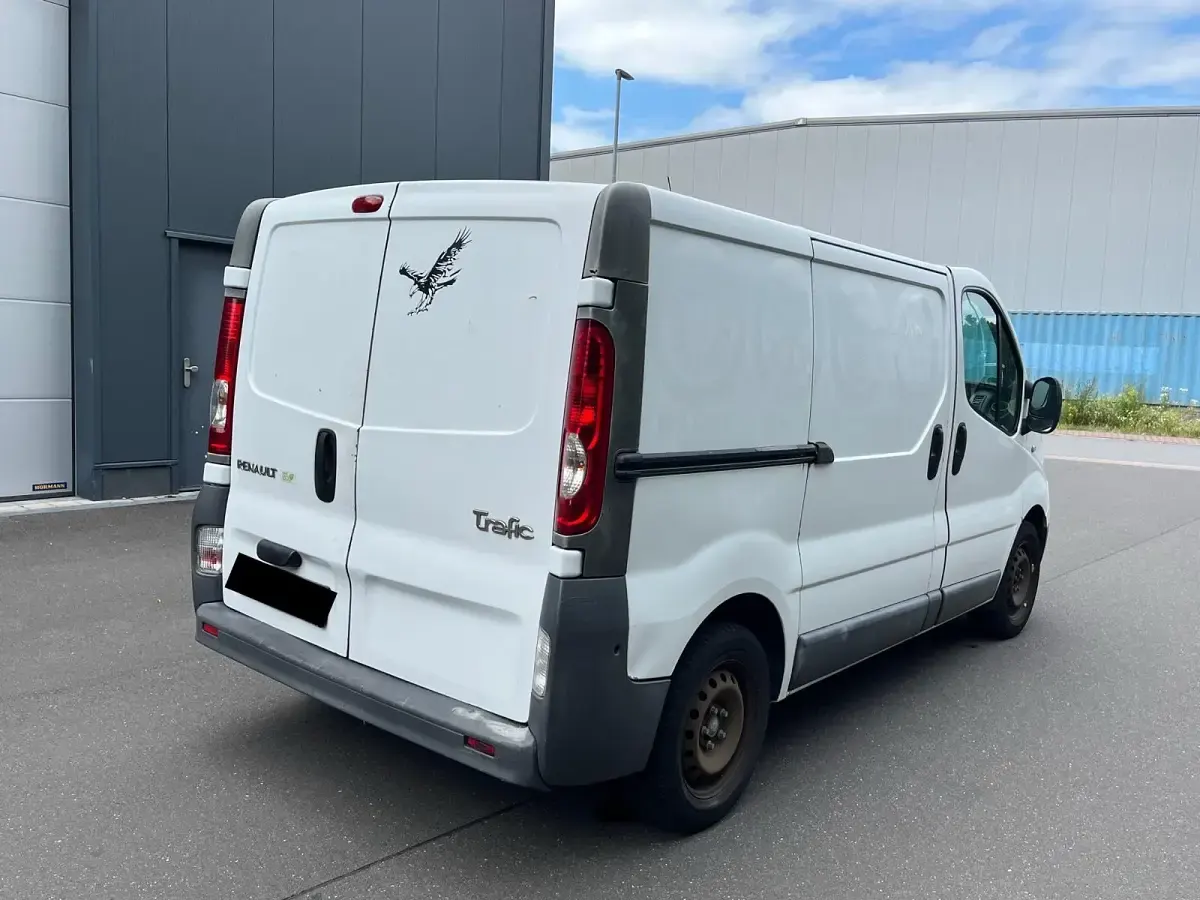 Gebraucht Renault Trafic 114 PS (83 kW) 2011 Weiß Van / Kleinbus