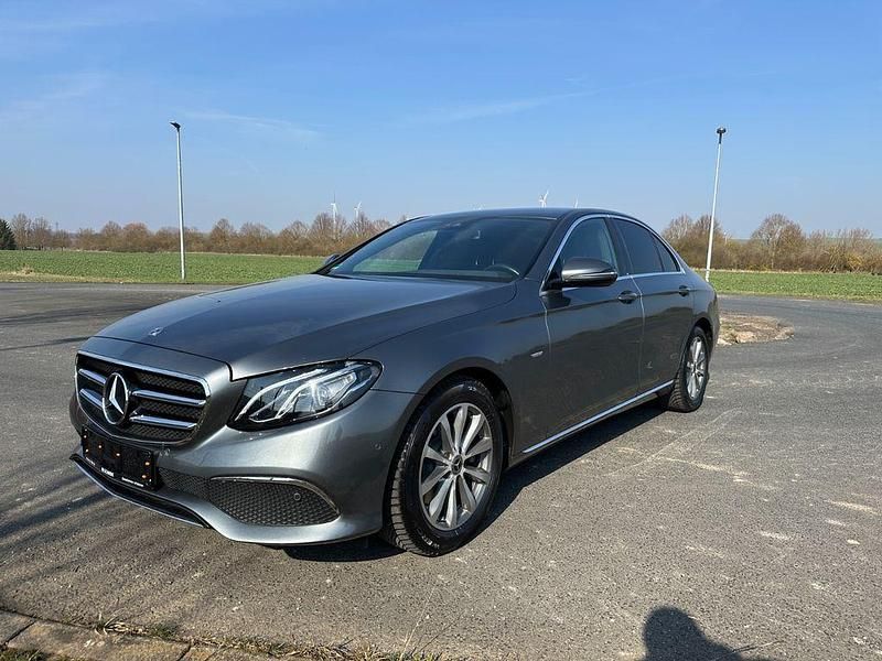 Gebraucht Mercedes E220 194 PS (142 kW) 2019 Silber Limousine