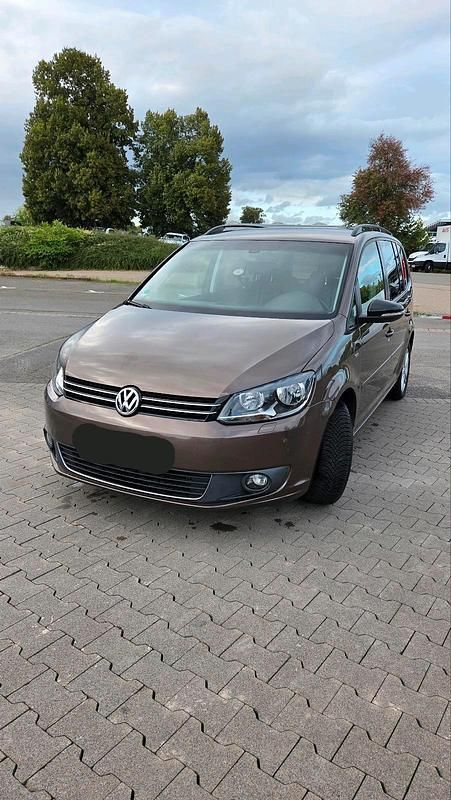Gebraucht VW Touran Edition 140 PS (102 kW) 2012 Braun Van / Kleinbus
