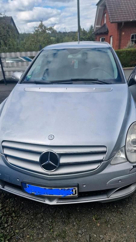 Silber Gebraucht 2006 Mercedes R320 Van / Kleinbus | 3.799 € (Fairer Preis) - Bild 1/4