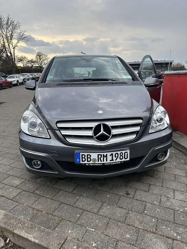 Gebraucht Mercedes B180 109 PS (80 kW) 2011 Grau Van / Kleinbus