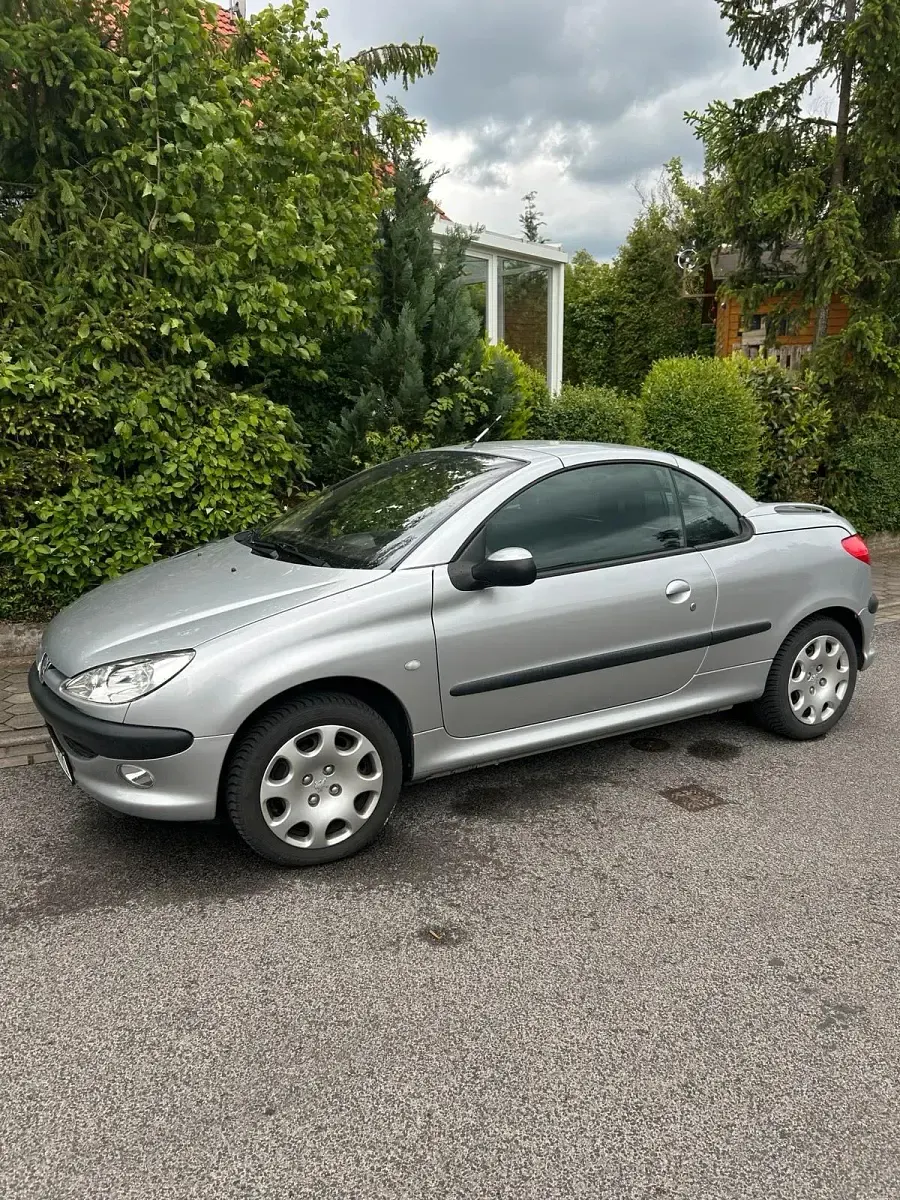 Gebraucht Peugeot 206 CC 109 PS (80 kW) 2001 Grau Cabrio