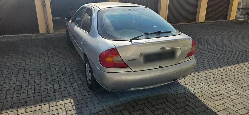 Gebraucht Ford Mondeo 131 PS (96 kW) 2000 Silber Limousine