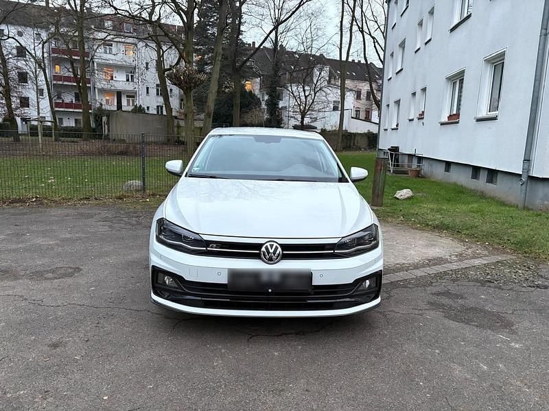 Weiß Gebraucht 2018 VW Polo R-line Kleinwagen | 16.000 € (Teuer) - Bild 1/4