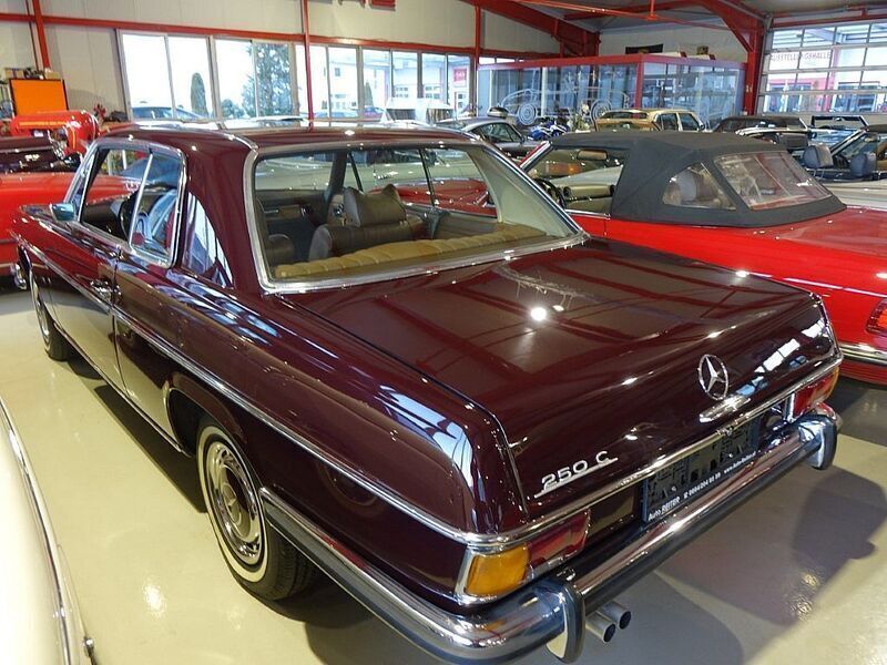 Gebraucht Mercedes 250 150 PS (110 kW) 1971 Rot Coupé