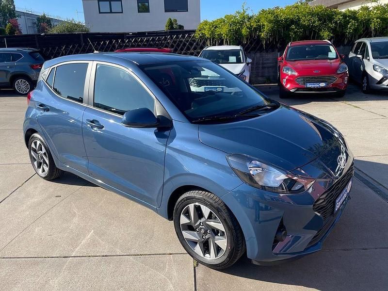 Vibrant blue / mic Gebraucht 2025 Hyundai i10 Trend Kleinwagen | 15.999 € (Fairer Preis) - Bild 1/4