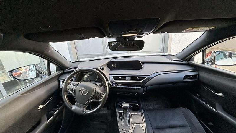 Gebraucht Lexus UX 250h 184 PS (135 kW) 2022 Weiß SUV