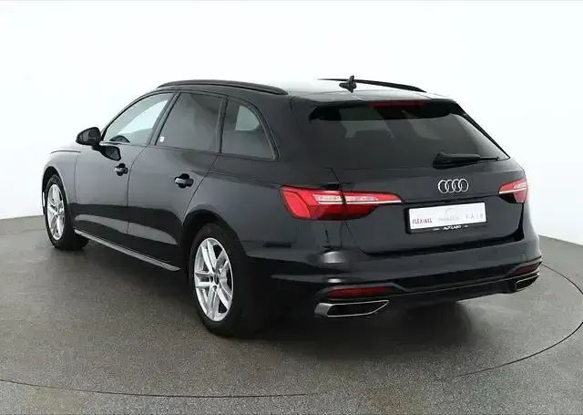 Używany Audi A4 Comfort 204 KM (150 kW) 2023 Czarny Kombi