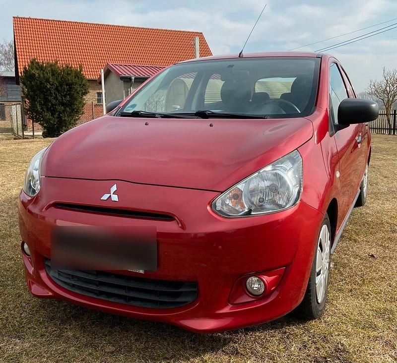 Gebraucht Mitsubishi Space Star 70 PS (51 kW) 2013 Rot Van / Kleinbus