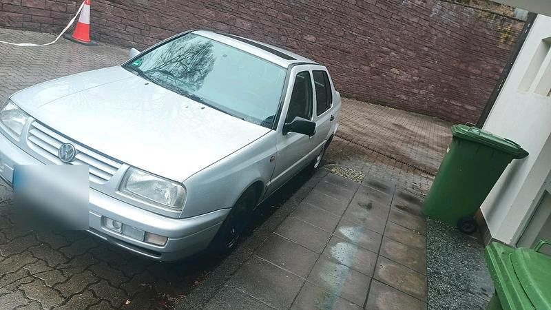Gebraucht VW Vento 90 PS (66 kW) 1996 Andere farben Limousine