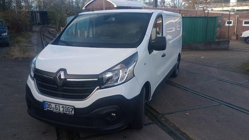 Gebraucht Renault Trafic Komfort 145 PS (106 kW) 2021 Weiß Van / Kleinbus