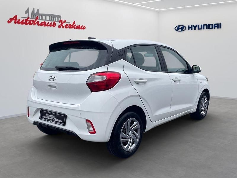 Gebraucht Hyundai i10 Select 67 PS (49 kW) 2022 Weiß Kleinwagen