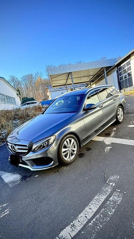 Grau Gebraucht 2016 Mercedes C180 AMG line Kombi | 15.990 € (Etwas zu teuer) - Bild 1/4