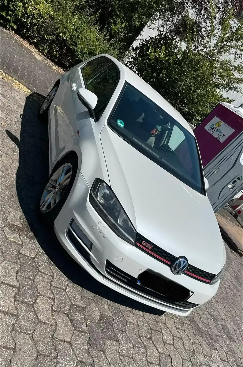 Gebraucht VW Golf VII Highline 122 PS (89 kW) 2013 Weiß Limousine