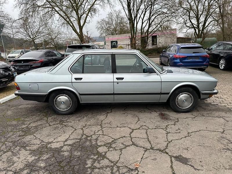 Gebraucht BMW 525 150 PS (110 kW) 1984 Blau Limousine