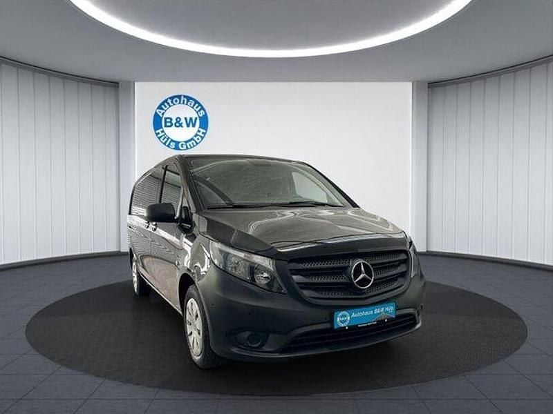 Obsidianschwarz Gebraucht 2021 Mercedes Vito Van | 24.899 € (Guter Preis) - Bild 1/4