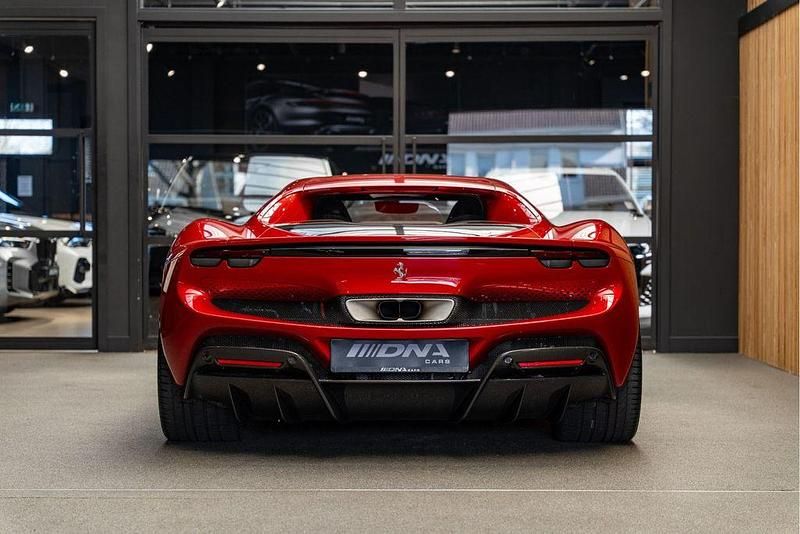 Gebraucht Ferrari 296 663 PS (487 kW) 2023 Rot