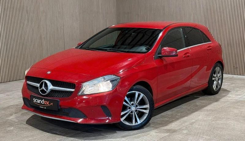 Gebraucht Mercedes A180 109 PS (80 kW) 2016 Rot Limousine