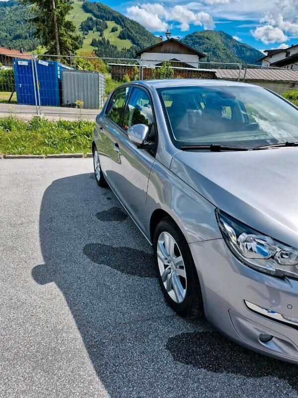 Gebraucht Peugeot 308 Active 131 PS (96 kW) 2014 Silber Kleinwagen