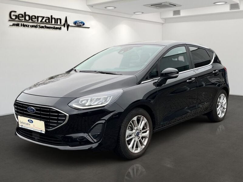 Obsidianschwarz metallic Gebraucht 2023 Ford Fiesta Titanium Kleinwagen | 18.385 € (Fairer Preis) - Bild 1/4