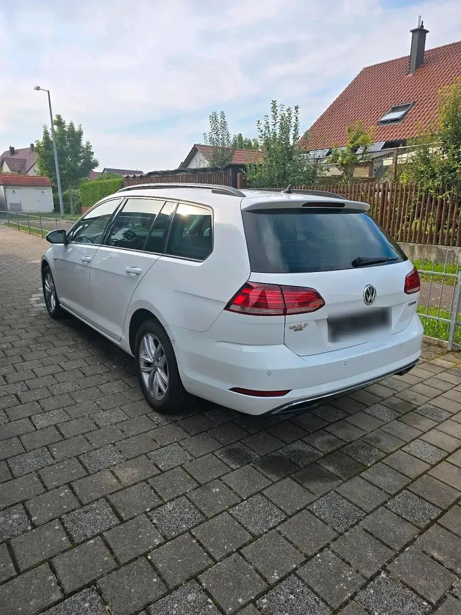 Gebraucht VW Golf VII 131 PS (96 kW) 2019 Weiß Kombi