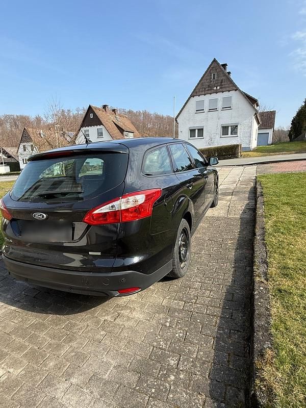 Second-hand Ford Focus SYNC Edition 125 CP (91 kW) 2013 Negru Break