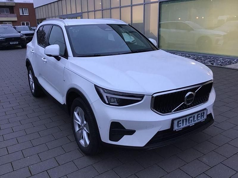 Gebraucht Volvo XC40 Core 163 PS (119 kW) 2025 Crystal white SUV
