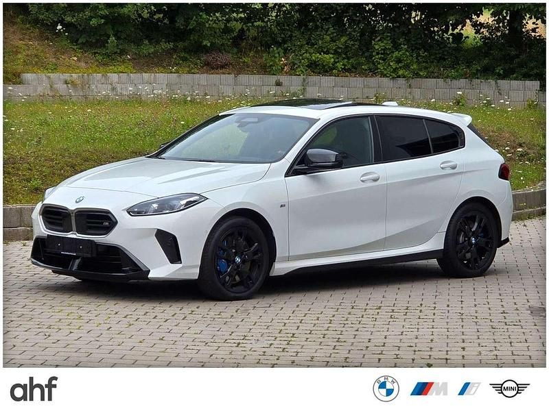 Alpinweiss iii Gebraucht 2024 BMW 135 Kleinwagen | 42.990 € (Teuer) - Bild 1/4