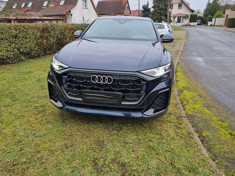 Blau Gebraucht 2025 Audi Q8 S-Line SUV | 73.900 € - Bild 1/4