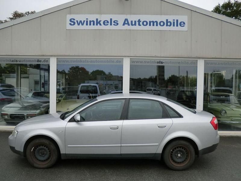 Grau Gebraucht 2001 Audi A4 Limousine | 900 € (Superpreis) - Bild 1/4