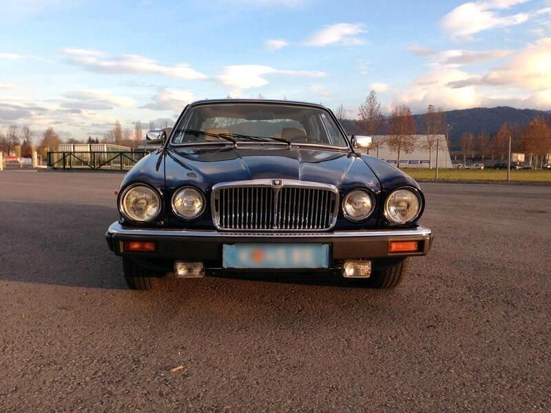 Blau Gebraucht 1983 Jaguar XJ12 Limousine | 14.500 € - Bild 1/4